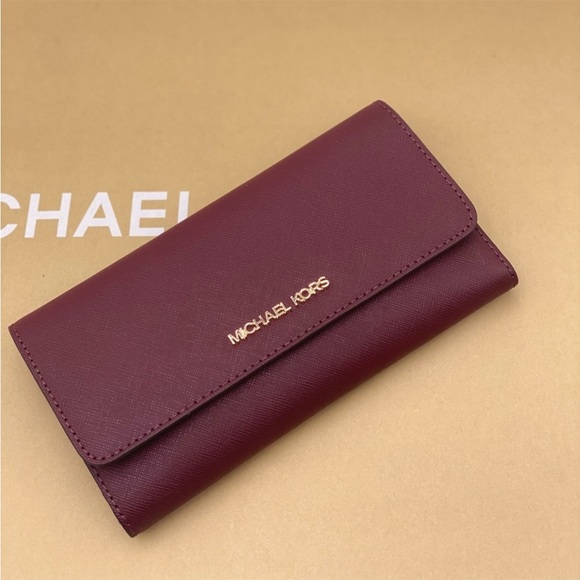Michael Kors Trifold Wallet Merlot Color - Picture 1 of 13
